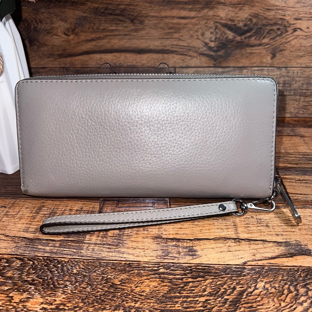 Michael Kors Gray Leather Wallet GUC - Picture 4 of 8